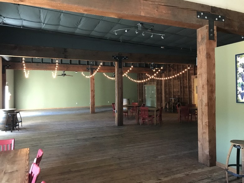 More Photos Of 13 Railroad St, Hood River Winery Vineyard For Lease