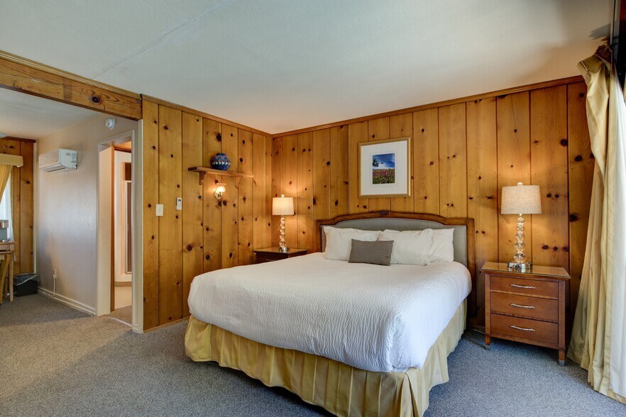 More Photos Of 13383 Sierra Way, Kernville Hotel For Sale