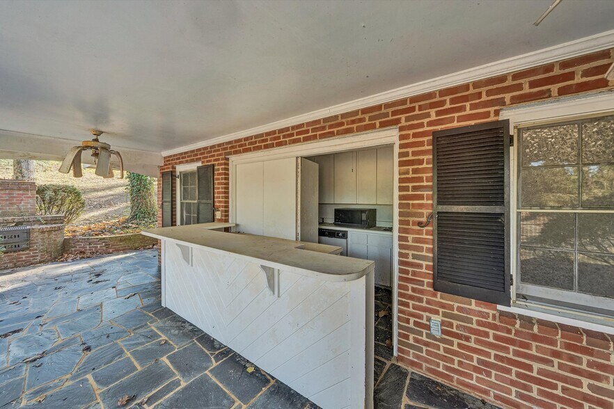 More Photos Of 934 Commander Dr, Roanoke Specialty For Sale