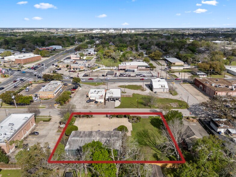 More Photos Of 125 E Galveston St, League City Freestanding For Sale