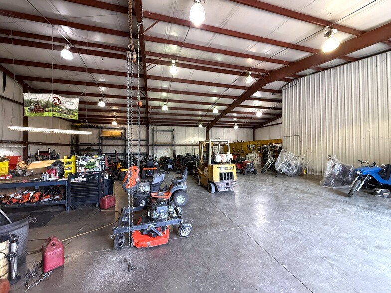 More Photos Of 861 25 70 Hwy, Newport Specialty For Sale
