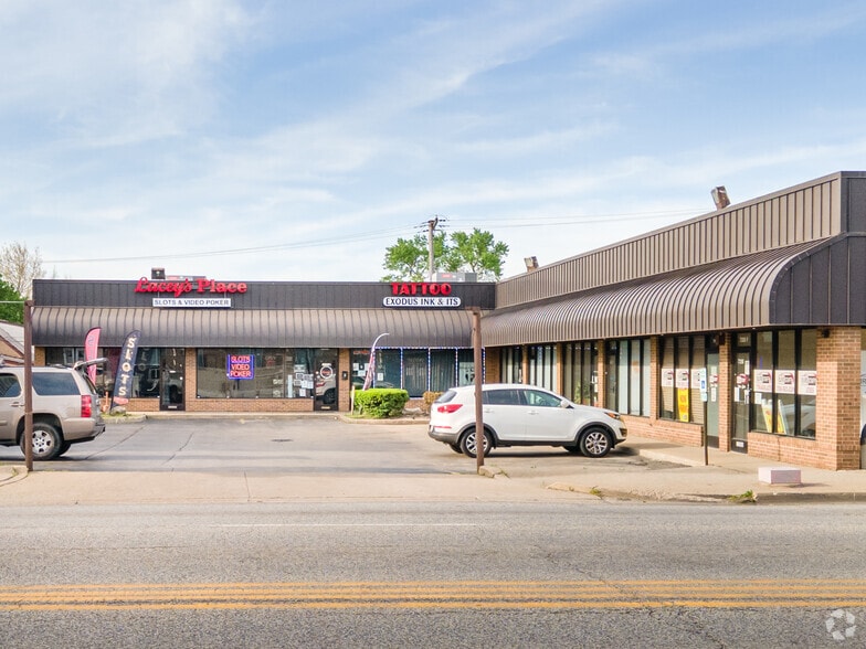 More Photos Of 7355 W Archer Ave, Summit Storefront Retail Office For Sale