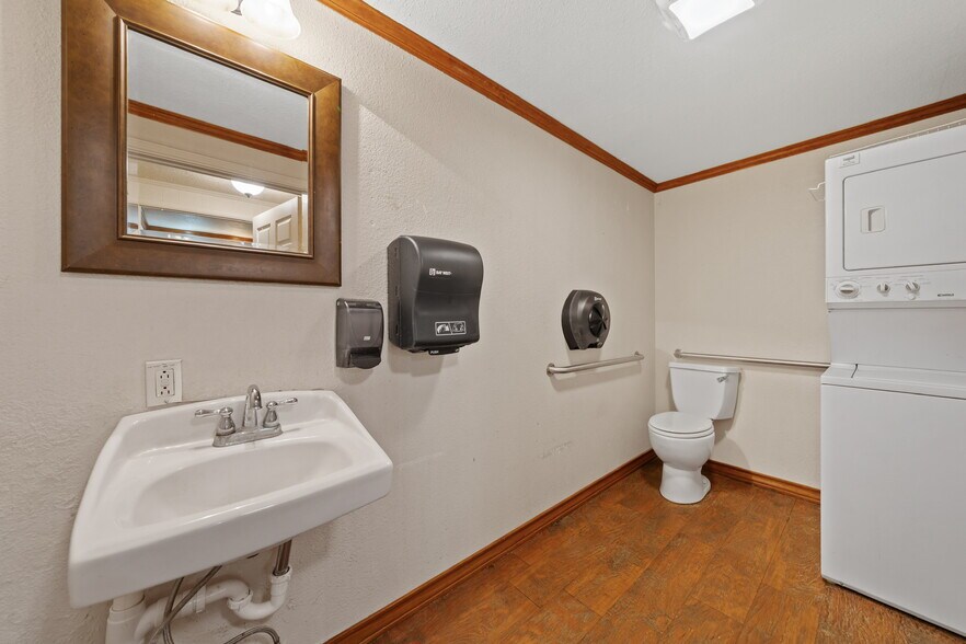 More Photos Of 6401 Rock Creek Rd, Waco Freestanding For Sale