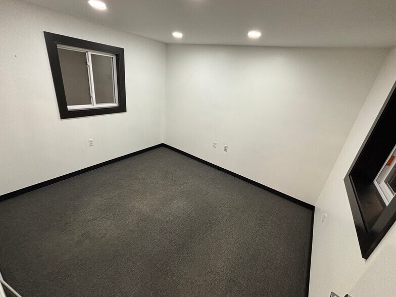 More Photos Of 29 Stillwater Ave, Orono Showroom For Lease