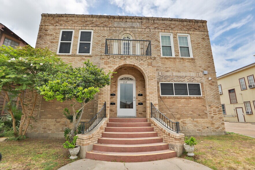 More Photos Of 717 Broadway St, Galveston Apartments For Sale