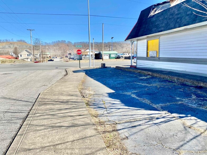 More Photos Of 3000 Winchester Ave, Ashland Storefront For Sale