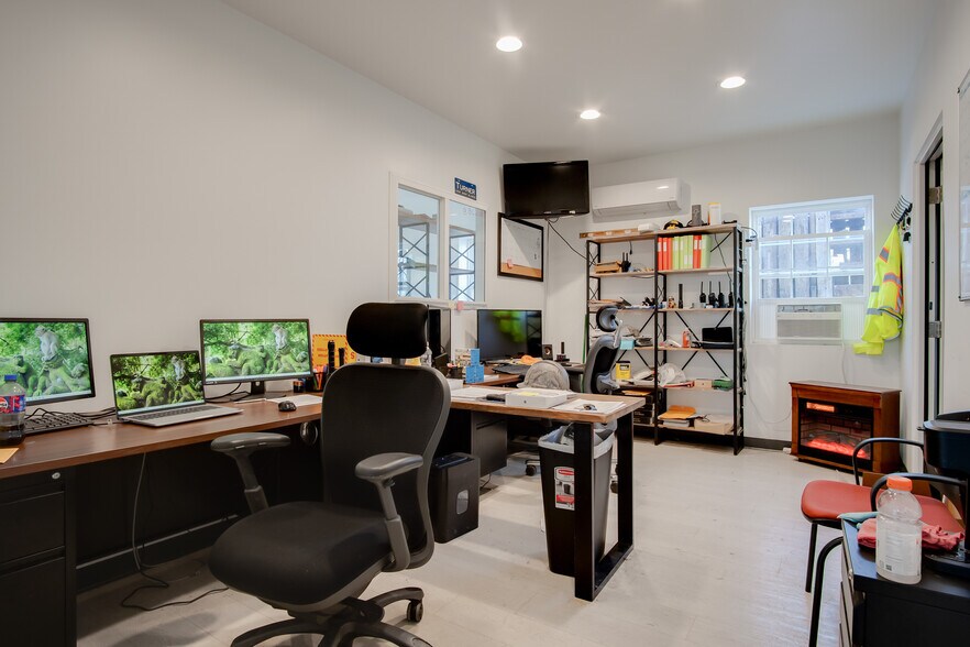 More Photos Of 4861 Winchester Blvd, Frederick Warehouse For Sale