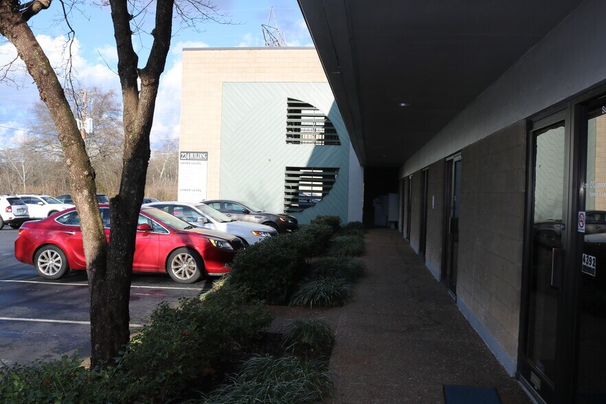 More Photos Of 224 S Peters Rd, Knoxville Medical For Lease