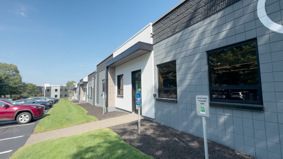 More Photos Of 99 S Bedford St, Burlington Unknown For Lease