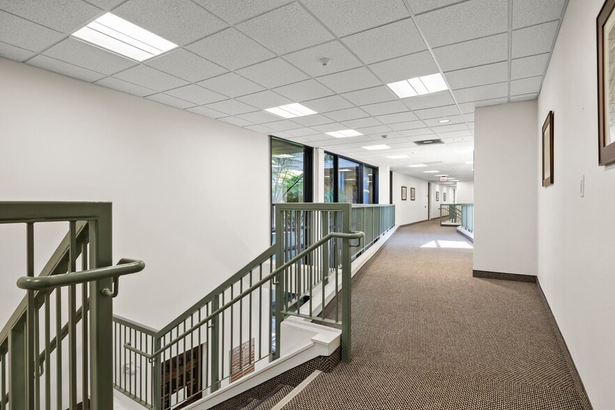 More Photos Of 2580-2590 E Main St, Ventura Loft Creative Space For Lease