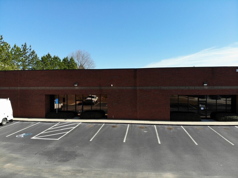 More Photos Of 2317 Danbury Ln, Gainesville Warehouse For Lease