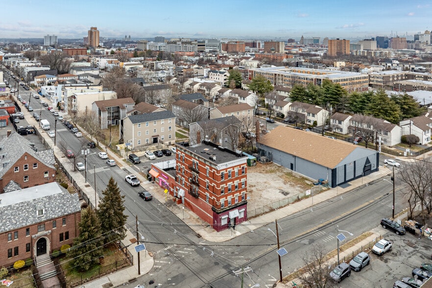 More Photos Of 95 16th Ave, Newark Storefront Retail Residential For Lease