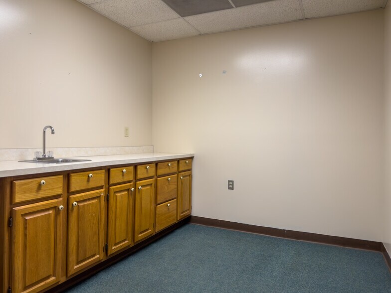 More Photos Of 1679 E State Route 29, Urbana Showroom For Sale