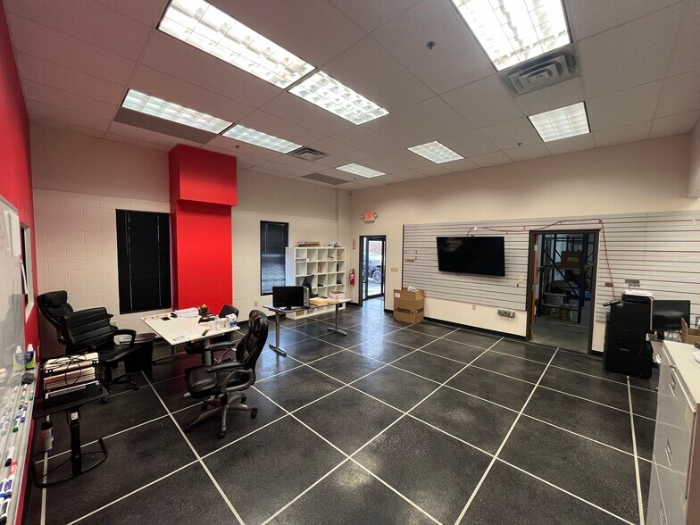 More Photos Of 5739 Professional Cir, Indianapolis Warehouse For Sale