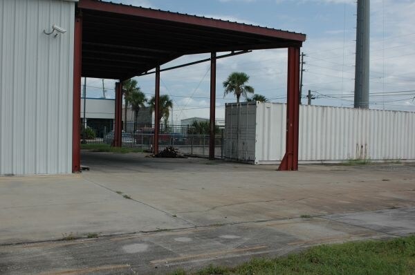 More Photos Of 3165 N John Young Pky, Orlando Showroom For Lease