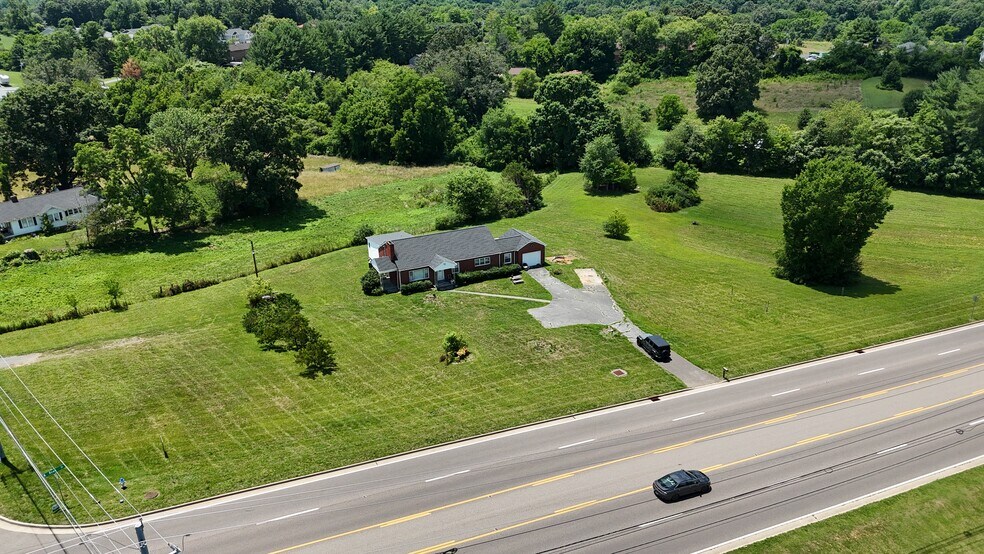 More Photos Of 5207 N Roan St, Gray Specialty For Sale