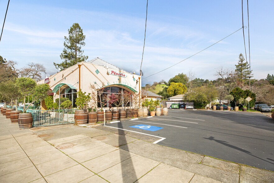 More Photos Of 504 N Cloverdale Blvd, Cloverdale General Retail For Sale