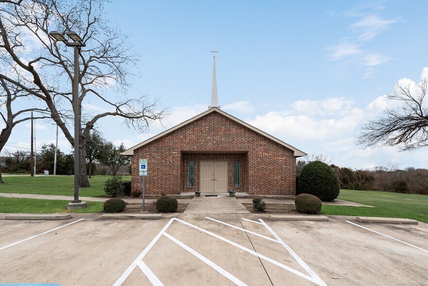 More Photos Of 108 N Chattey Rd, DeSoto Religious Facility For Sale