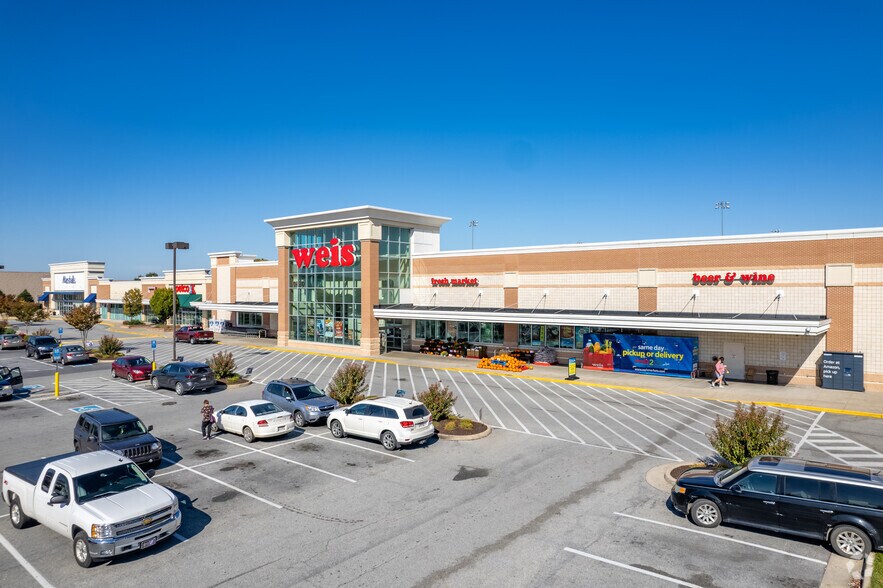 More Photos Of 217 Oak Lee Dr, Ranson Unknown For Lease