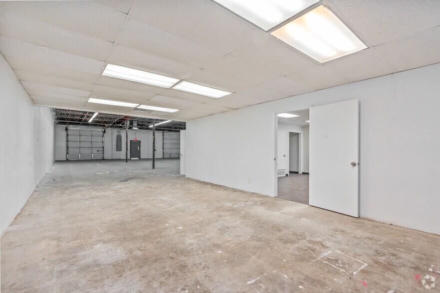 More Photos Of 1100-1120 Luke St, Irving Unknown For Lease