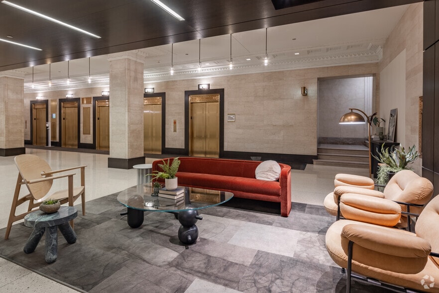 More Photos Of 205 W Wacker Dr, Chicago Office For Lease