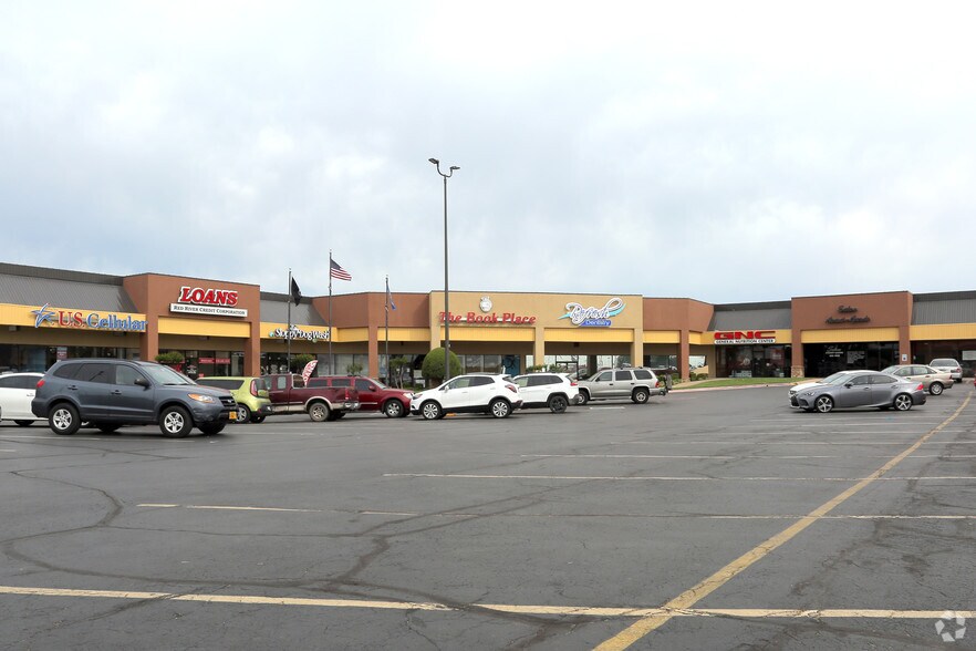 More Photos Of 728-732 W New Orleans St, Broken Arrow Unknown For Lease