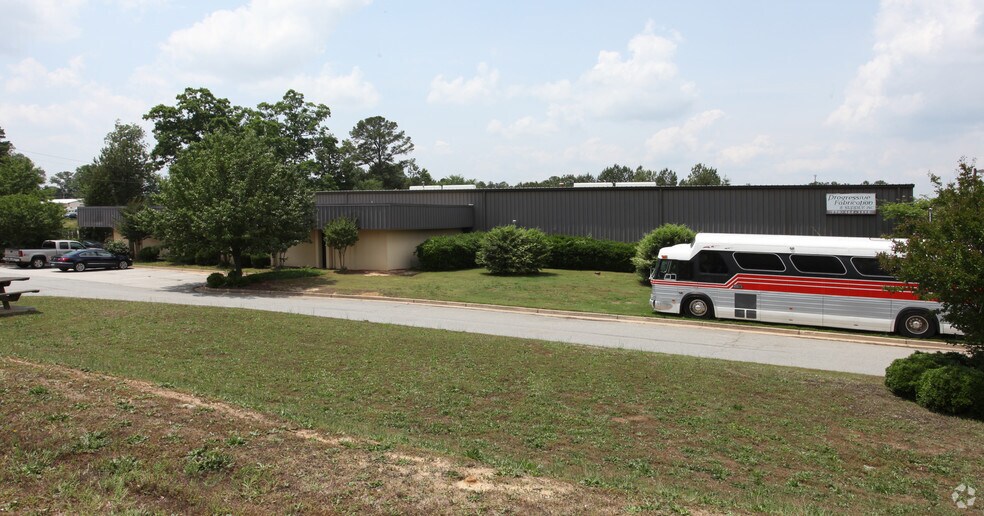 More Photos Of 1931 Rock Chapel Rd, Lithonia Warehouse For Lease