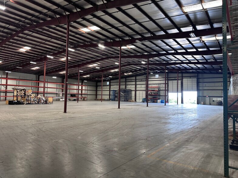 More Photos Of 355 Webb Rd, Laredo Warehouse For Lease