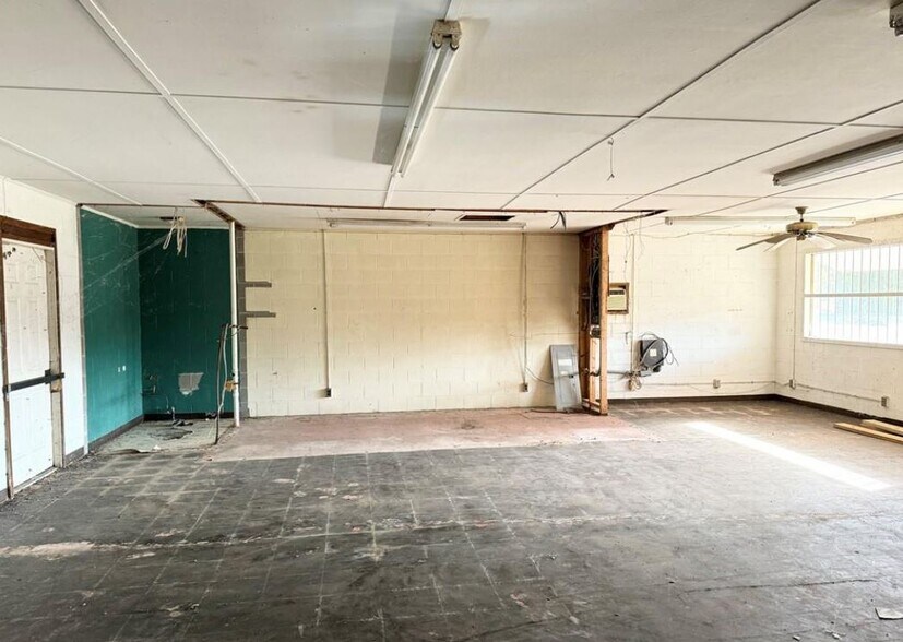 More Photos Of 15841 Bobby Long Rd, Duncanville Convenience Store For Sale