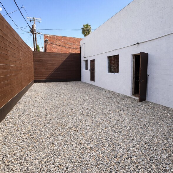 More Photos Of 635 N Western Ave, Los Angeles Storefront For Lease