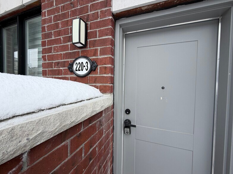 More Photos Of 220 Dissette St, Bradford West Gwillimbury Apartments For Lease