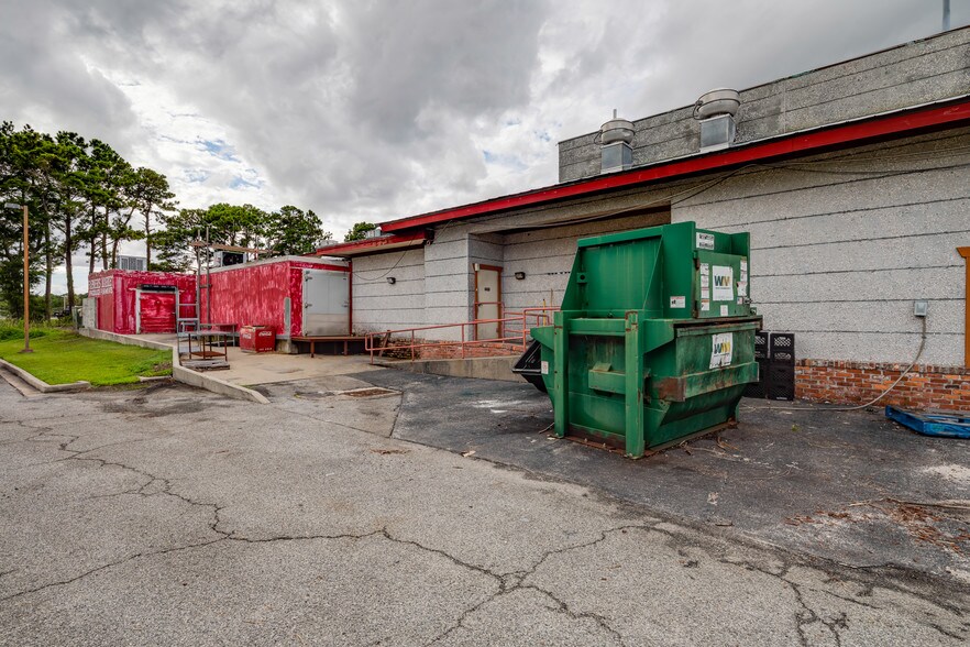 More Photos Of 702 Mall Blvd, Brunswick Supermarket For Sale