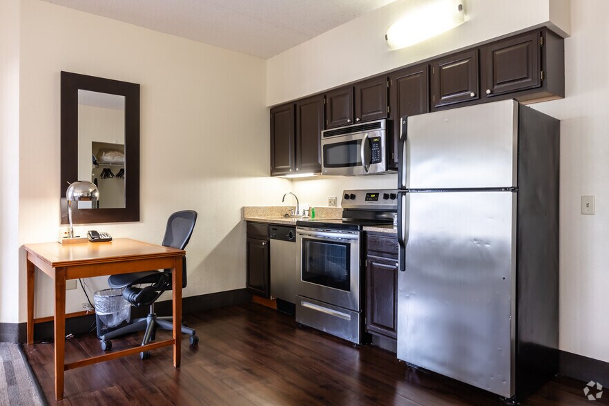 More Photos Of 1251 E American Ln, Schaumburg Hotel For Sale