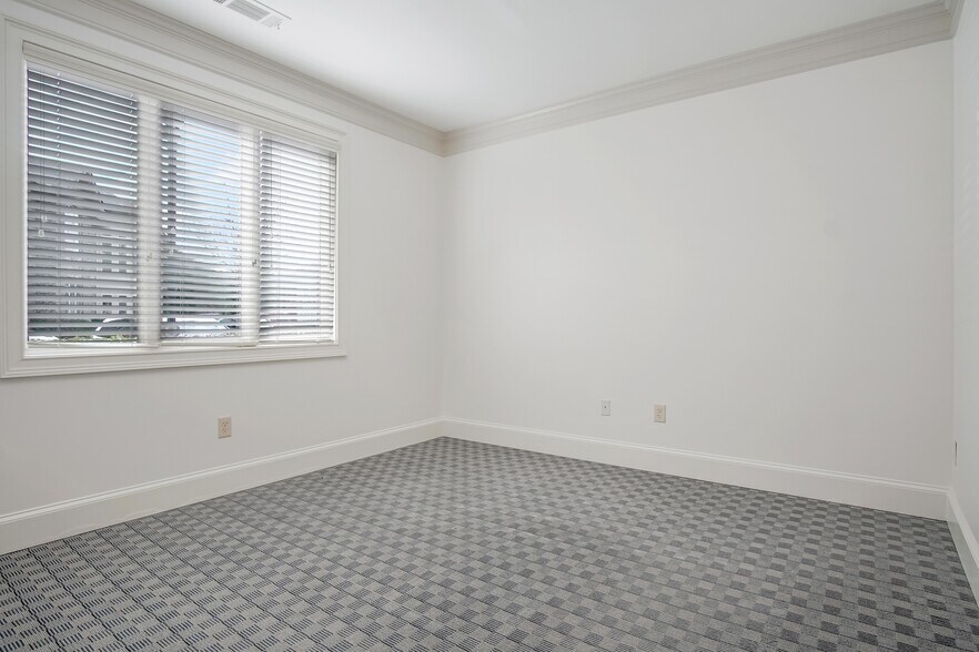 More Photos Of 4720 Peachtree Industrial Blvd, Berkeley Lake Office For Lease