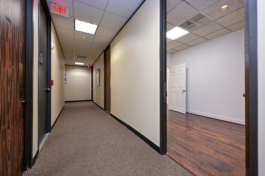 More Photos Of 5625 Cypress Creek Pky, Houston Office For Sale
