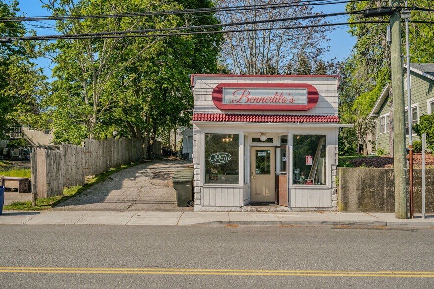 More Photos Of 233 Poquonnock Rd, Groton Restaurant For Sale