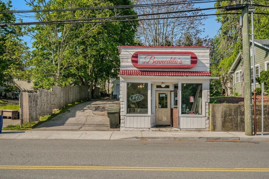 More Photos Of 233 Poquonnock Rd, Groton Restaurant For Sale