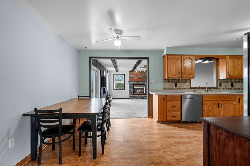 More Photos Of N5367 Mayflower Rd, Shiocton Office For Sale