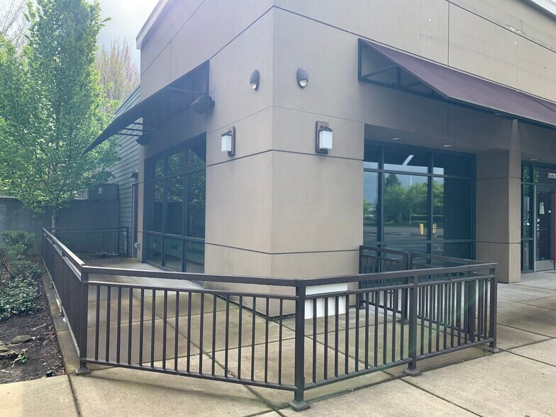 More Photos Of 29991-29995 SW Town Center Loop, Wilsonville General Retail For Sale