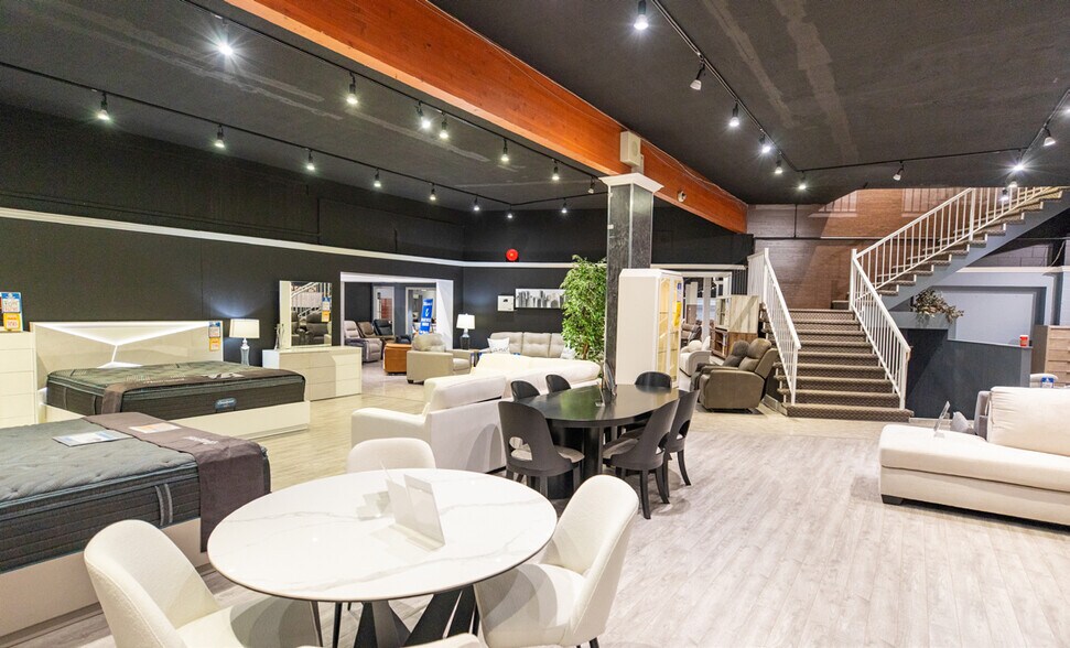More Photos Of 32009 S Fraser Way, Abbotsford Storefront For Sale