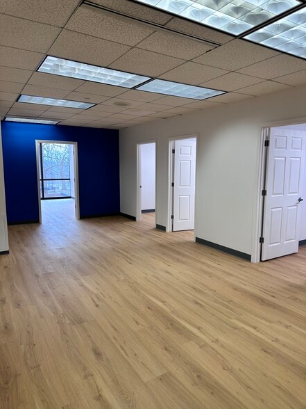 More Photos Of 730 Holiday Dr, Pittsburgh Office For Lease