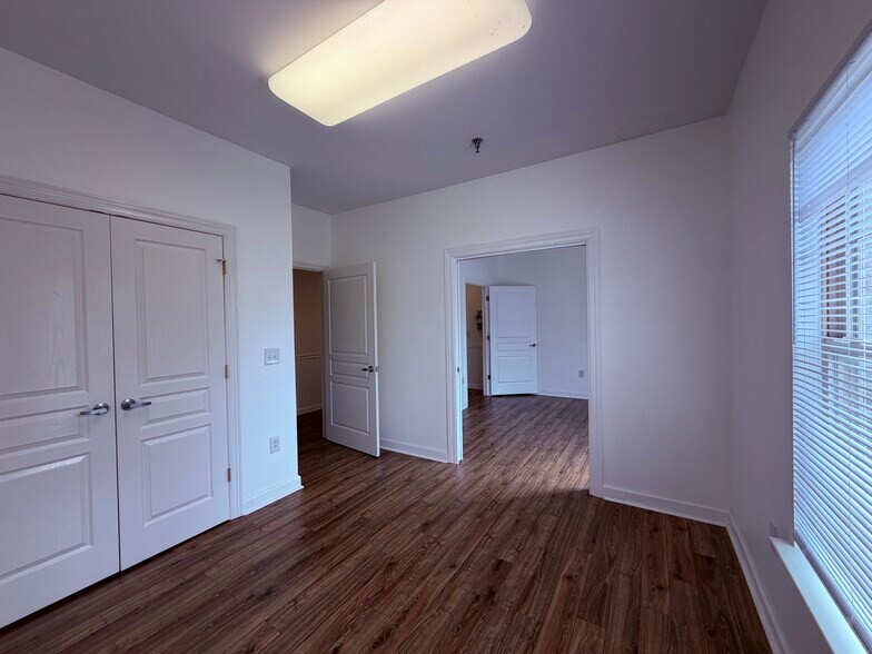 More Photos Of 5722 Hickory Plaza Dr, Nashville Office For Lease