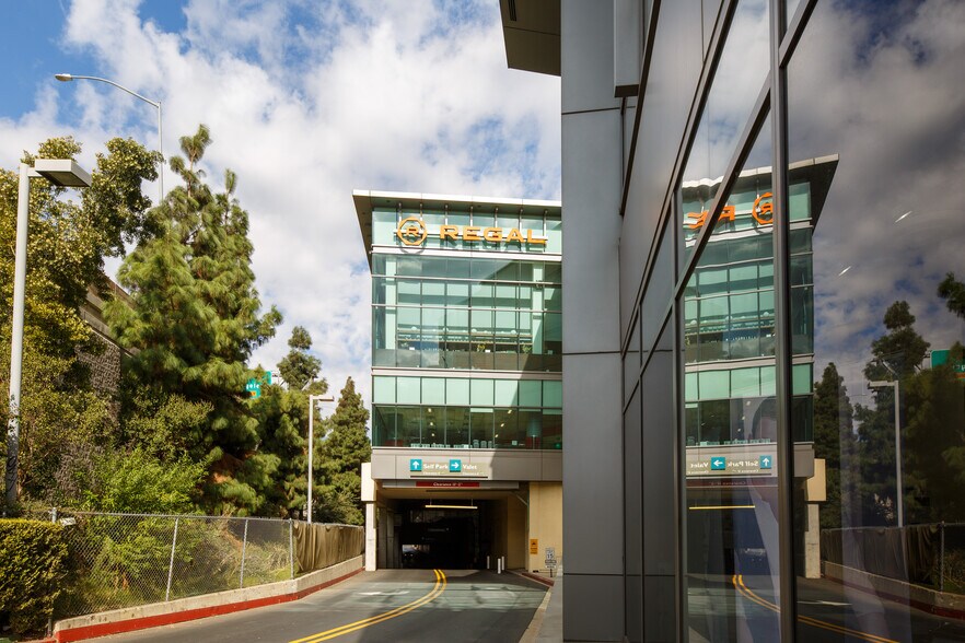 More Photos Of 15301 Ventura Blvd, Sherman Oaks Unknown For Lease