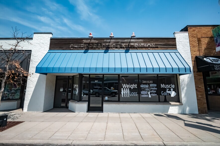 Primary Photo Of 1017-1023 Mainstreet, Hopkins Storefront For Lease
