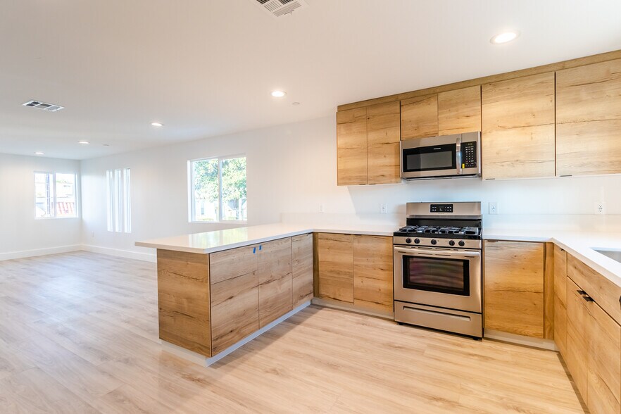 More Photos Of 5014 Pickford St, Los Angeles Apartments For Sale