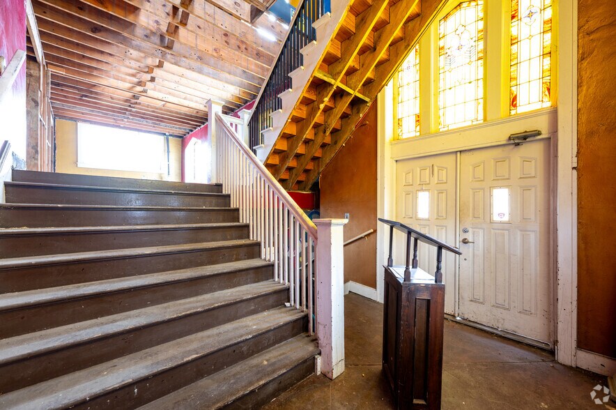 More Photos Of 1001 Hosbrook St, Indianapolis Religious Facility For Sale