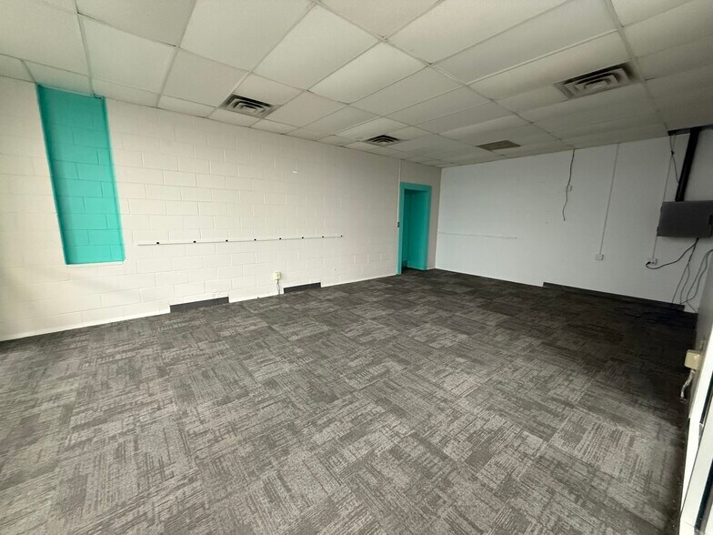 More Photos Of 2960 W Enon Rd, Xenia Flex For Lease