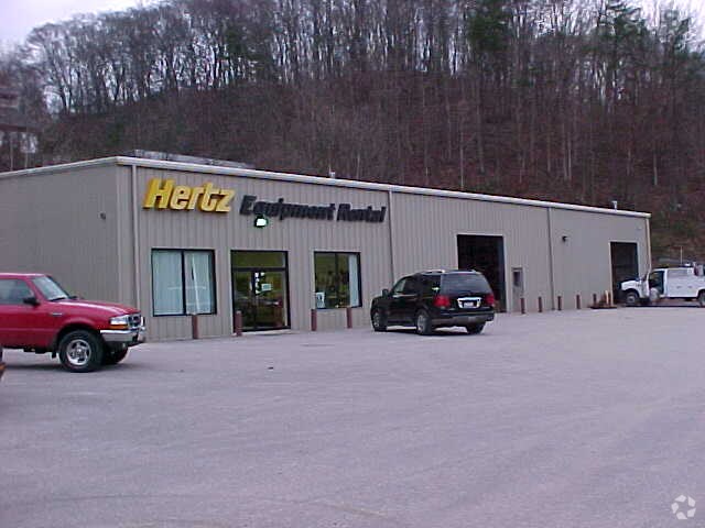 More Photos Of 1000 Kramer St, South Charleston Service For Lease
