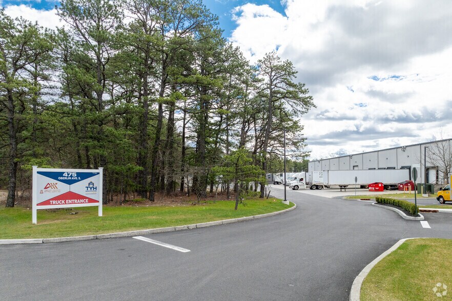 More Photos Of 475 Oberlin Ave S, Lakewood Warehouse For Lease