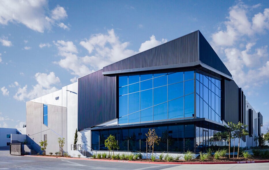 More Photos Of 617 Sunkist St, Ontario Distribution For Lease